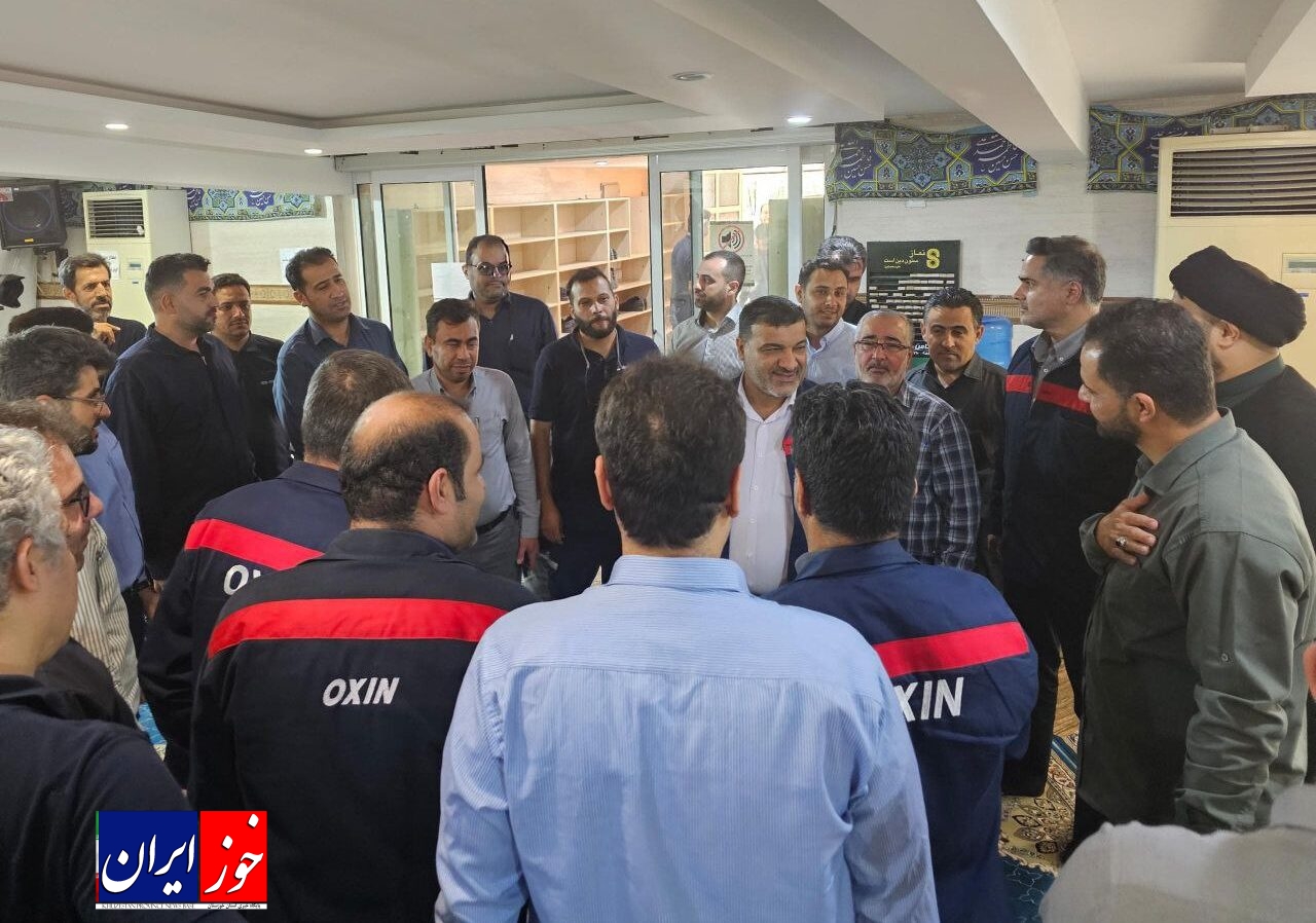 کارگران اکسین خالق حماسه‌های بی نظیر هستند/ جمعه پای صندوق های رأی حضور حداکثری خواهیم داشت